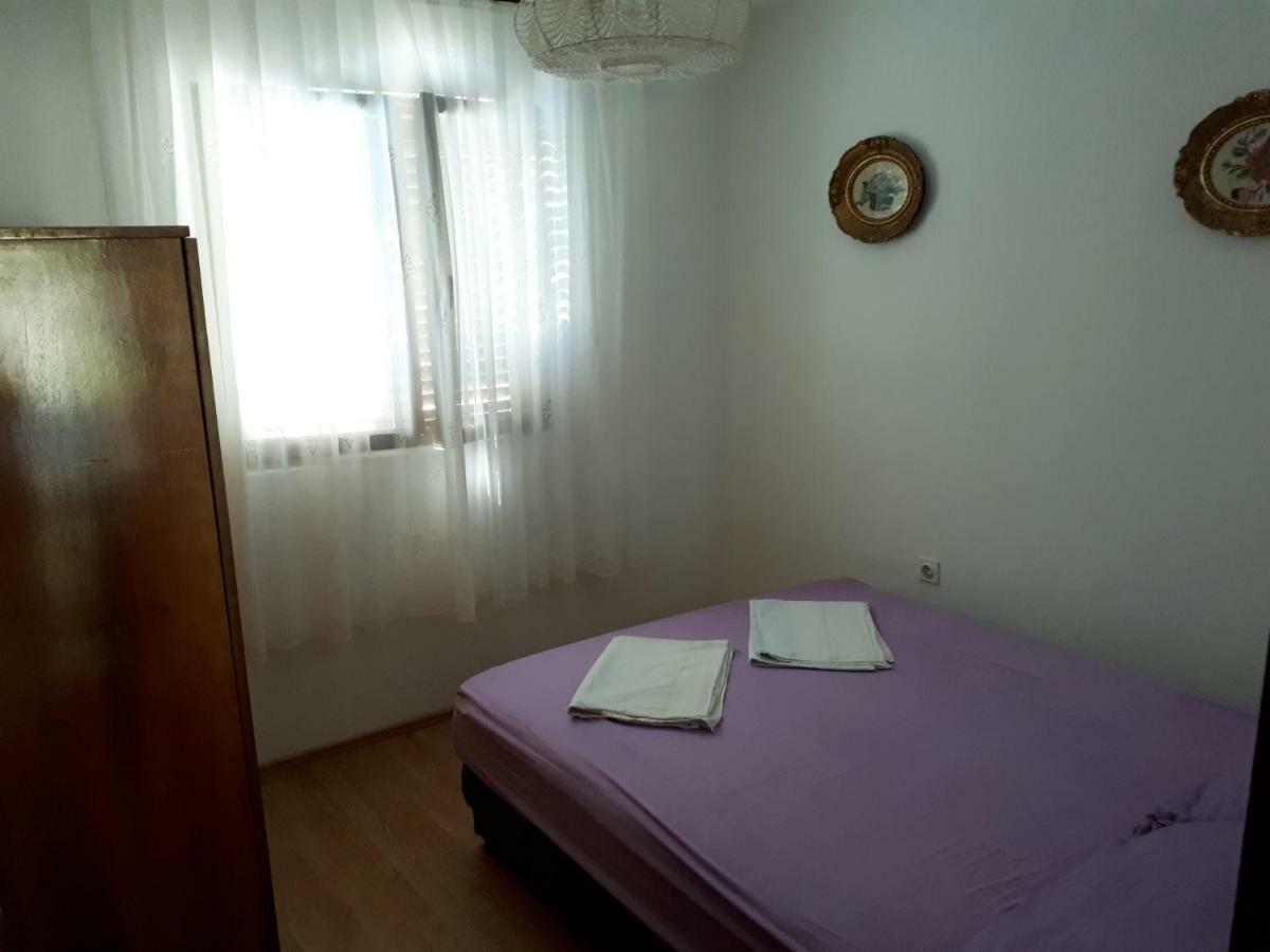 Apartman Fox Pirovac Exterior photo